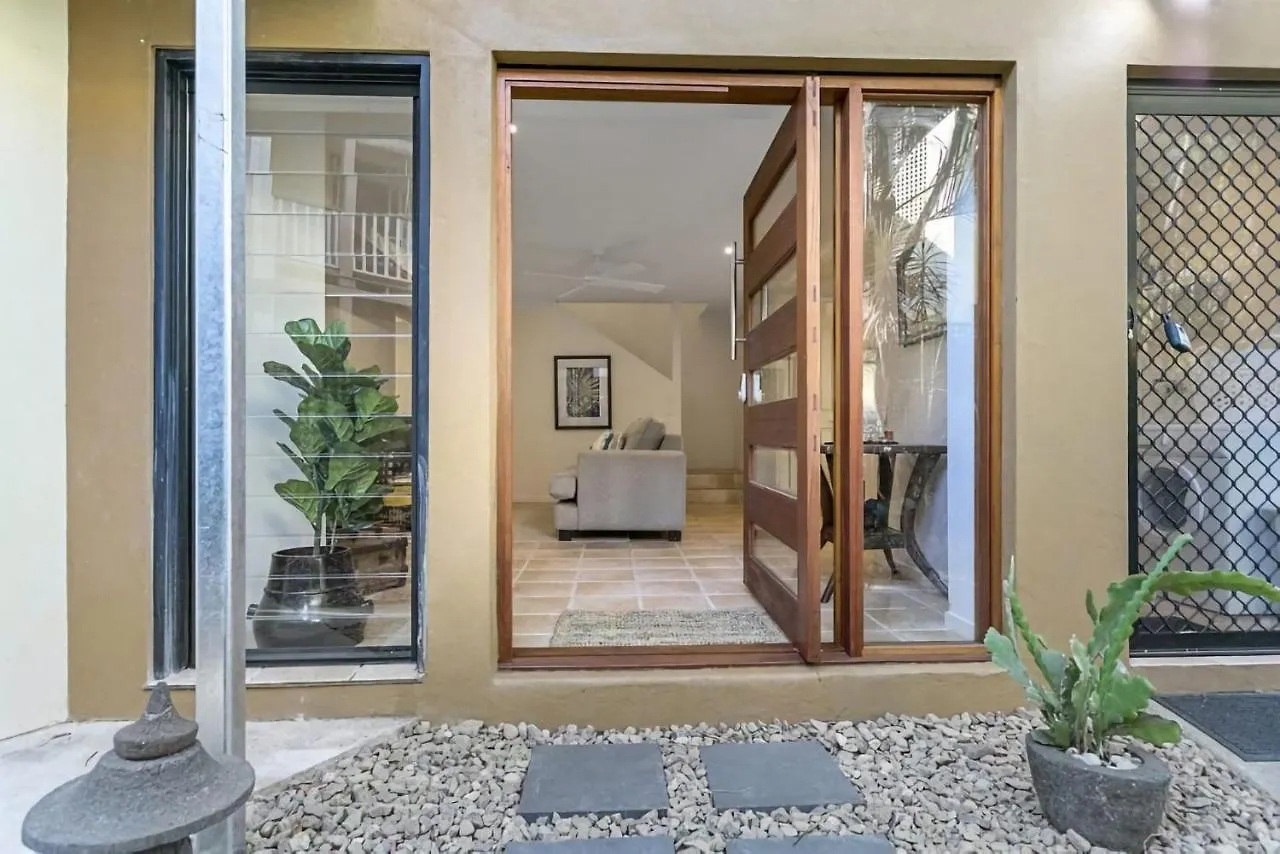 Corona St Secluded Sunshine Beach Duplex With Private Pool 公寓